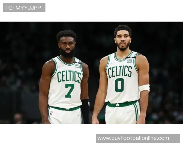 前NBA球员质疑布朗何时能获得认可50分双料MVP带领残阵绿军排第三