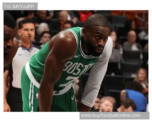 杰伦布朗半场表现低迷仅得6分3失误球队状态堪忧