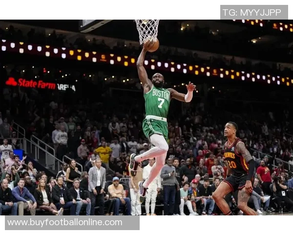 杰伦布朗首节狂砍19分3板2助2断三分火力全开助力球队领先