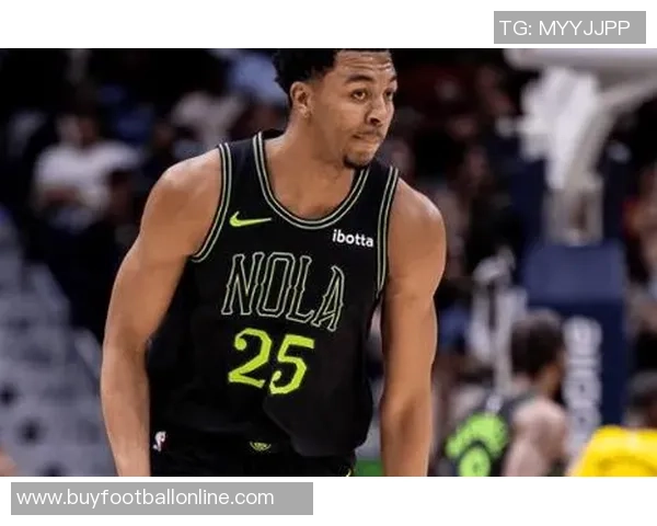 特雷墨菲22分钟内高效表现贡献18分7篮板3助攻展现出色状态 特雷墨菲22分钟内高效表现贡献18分7篮板3助攻展现出色状态