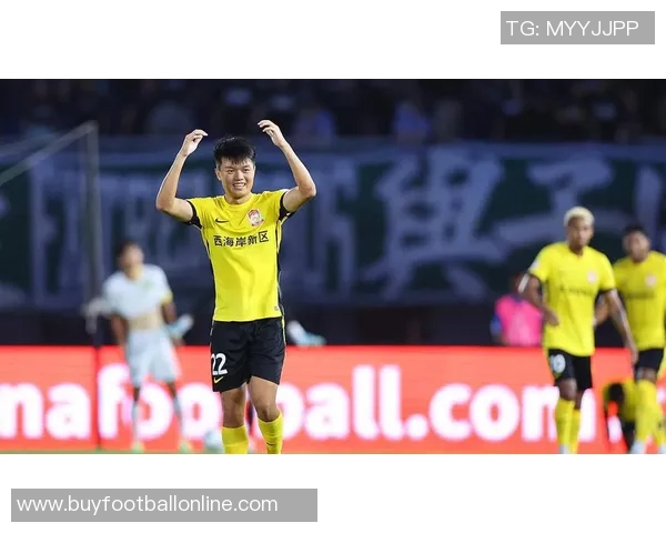 青岛西海岸球员杨希即将加盟上海海港引发关注与期待