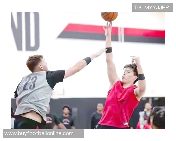 比卢普斯耐心指导杨瀚森学习与成长并重的篮球之路